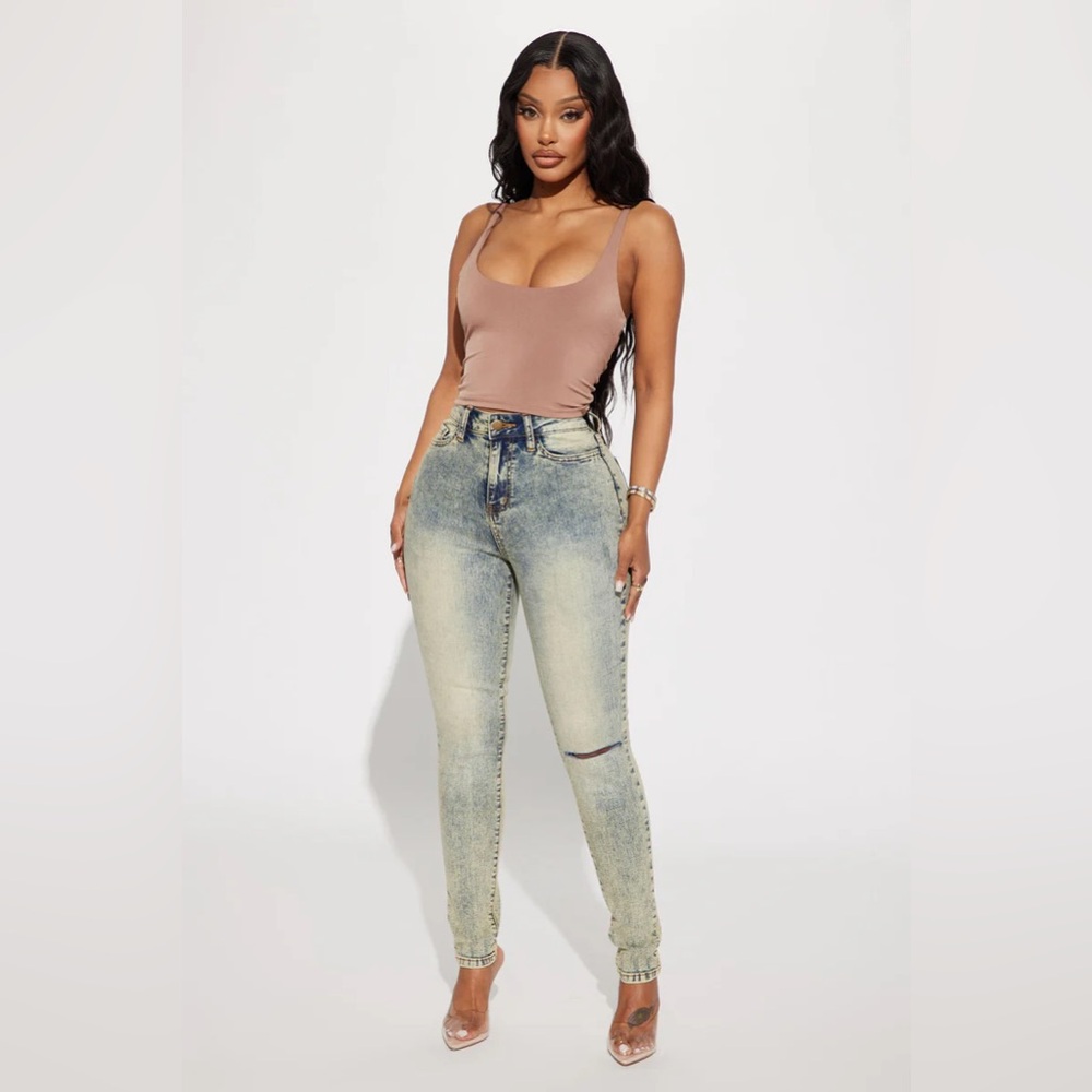 Don't Rush Tinted
Stretch Skinny Jeans -
Light Wash